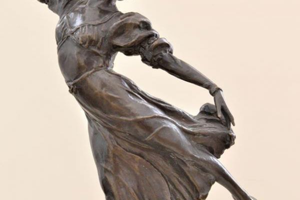 Елена Янсон-Манизер. ''Балерина Галина Уланова - Джульетта'' (балет С.С. Прокофьева Ромео и Джульетта), 1956. Автор модели. Бронза, 43х28 см. Смоленский государственный музей-заповедник