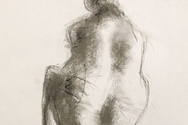 Владимир Потлов. Купальщица на камне, 2021. Бумага, соус. 60х40 см. Фото из архива Владимира Потлова