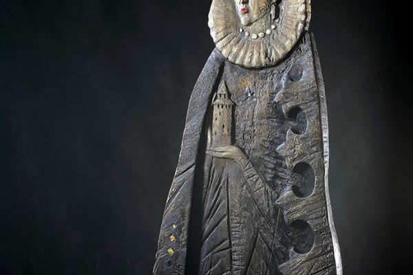 Владимир Потлов. Марина Мнишек (кресло) (ракурс), 2008. Дуб, левкас, роспись, инкрустация камнями и перламутром, 159х81х55 см. Фото из архива Владимира Потлова