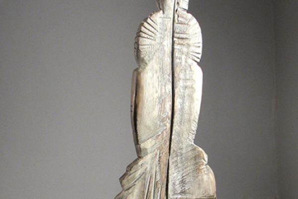 Владимир Потлов. Белая дама (кресло) (ракурс), 2005. Из композиции Призраки затонувшего корабля (Остров сокровищ). Дуб, левкас, малахит, бирюза, 174х67,5х67 см. Московский музей современного искусства. Фото из архива Владимира Потлова