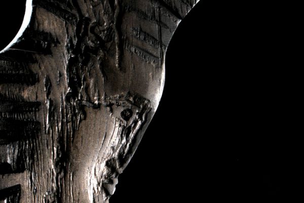 Владимир Потлов. Негритянка (кресло) (фрагмент), 2005. Из многофигурной интерактивной композиции Призраки затонувшего корабля (Остров сокровищ). Дуб тонированный, бронза, слоновая кость, 170х79х70 см. Московский музей современного искусства. Фото из архива Владимира Потлова