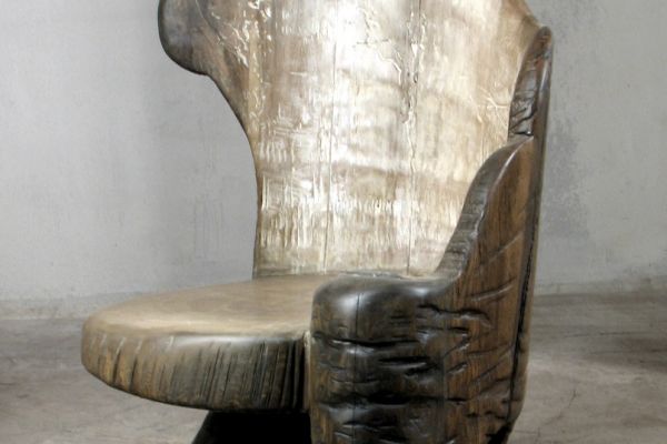 Владимир Потлов. Раковина (кресло) (ракурс), 2007. Из композиции ''Похищение Европы''. Дуб, 80х70х60 см. Частная коллекция. Фото из архива Владимира Потлова