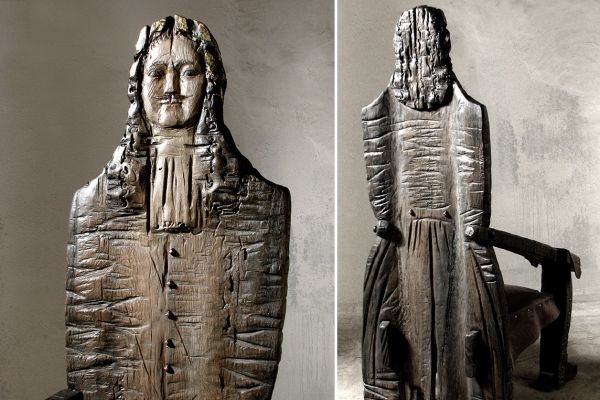 Владимир Потлов. Петр I (кресло) (ракурсы), 2007. Из композиции ''Петр I и Екатерина II''. Дуб, роспись, позолота, бронза, 169х90х69 см. Частная коллекция. Фото из архива Владимира Потлова