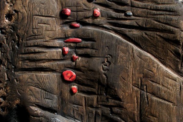 Владимир Потлов. Медведь в малине  (кресло) (фрагмент 2), 2008. Дуб, кораллы, агаты. Фото из архива Владимира Потлова