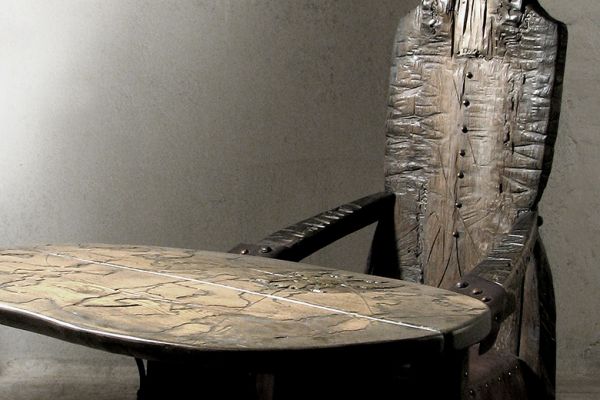 Владимир Потлов. Петр I (кресло) (ракурс), 2007. Из композиции'' Петр I и Екатерина II''. Дуб, роспись, позолота, бронза, 169х90х69 см. Частная коллекция. Фото из архива Владимира Потлова