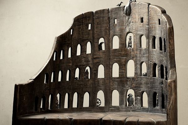 Владимир Потлов. Римские видения (Трон для гения), 2018. Дуб тонированный, бронза, 121х105х51 см. Фото из архива Владимира Потлова