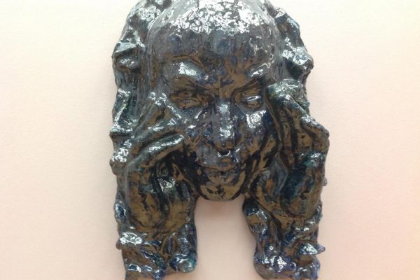 Сергей Конёнков. Свистун (Маска), 1905. Майолика, высота 48 см. Деталь фонтана для булочной Д.И. Филиппова на Тверской улице в Москве. Государственная Третьяковская галерея, Москва. Фото: ГТГ