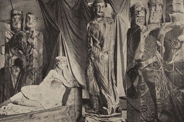 Сергей Конёнков. ''Степан Разин с ватагой''. Проект памятника на Красной площади в Москве. Раскрашенное дерево, фигура княжны - цемент. Фото из книги ''С.С. Глаголь. С.Т. Конёнков''. Изд-во ''Светозар'', Петербург, 1920