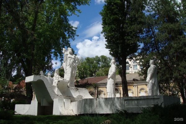 Сергей Конёнков. 1972. ''Степан Разин с дружиной'. 6 фигур. Бетон (отлито в 1969 году с гипса 1968 года). Архитектор Л.М. Лобак. Ростов-на-Дону