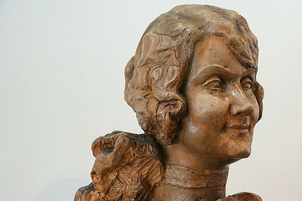 Сергей Конёнков. М.И. Конёнкова, жена скульптора, 1934. Дерево, 40х25х35 см. Музей скульптуры С.Т. Конёнкова, Смоленск. Фото: galik_123.livejournal.com