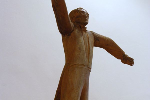 Сергей Конёнков. Композитор Дмитрий Шостакович, 1949. Дерево, 62,5x41x23,4 см. Музей скульптуры С.Т. Конёнкова, Смоленск. Фото музея