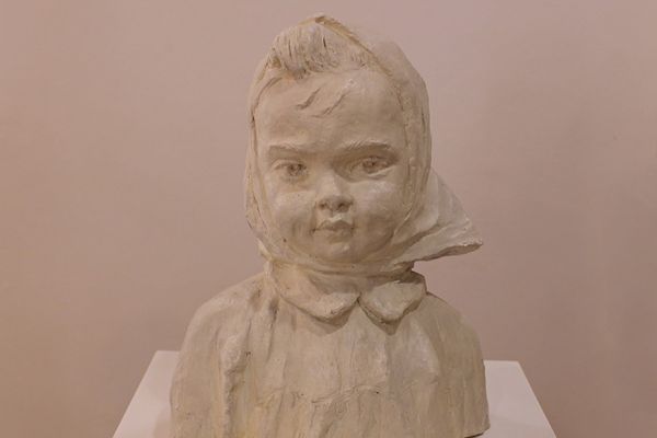 Сергей Конёнков. Ниночка, 1950. Гипс, 34х27х22 см. Музей скульптуры С.Т. Конёнкова, Смоленск. Фото: velosi4.livejournal.com