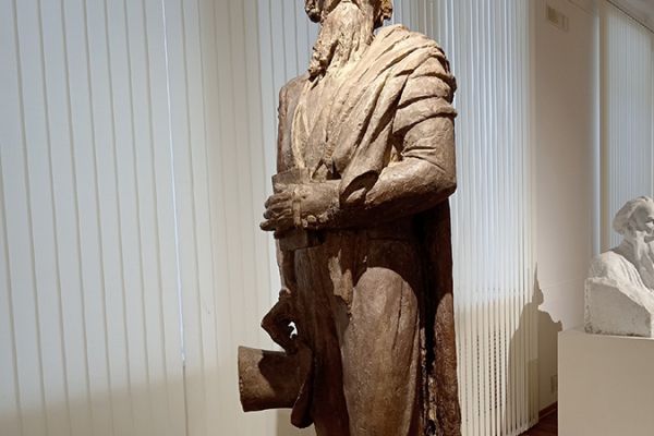 Сергей Конёнков. М.Е. Салтыков-Щедрин, 1954. Гипс тонированный, 205х97х76 см. Музей скульптуры С.Т. Конёнкова, Смоленск. Фото Елены Ляшенок