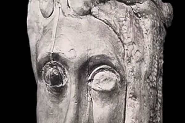 Сергей Конёнков. Березка, 1916. Дерево, 28х13х20 см. Киевская картинная галерея, Украина. Фото: альбом ''Сергей Конёнков. Избранные произведения'', М. ''Советский художник'', 1983