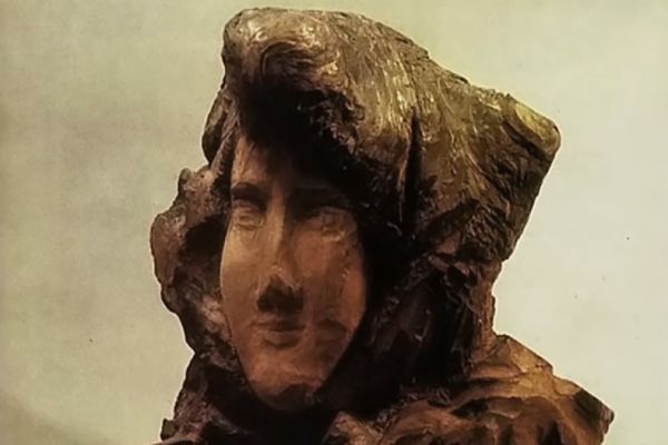 Сергей Конёнков. Лесная сказка, 1919. Дерево, 32х18х27 см. На 1983 год - собрание М.И. Маркаровой, Москва. Фото: альбом ''Сергей Конёнков. Избранные произведения'', М., ''Советский художник'', 1983