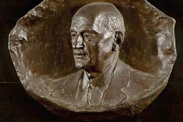 Сергей Конёнков. Портрет профессора Пола Генри Хануса, 1930. Барельеф. Бронза. Гарвардский университет, Массачусетс, США