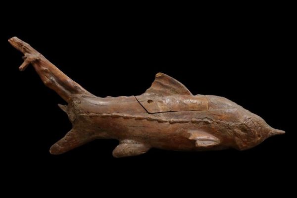 Сергей Конёнков. Рыба (шкатулка), 1931-1932. Дерево, 32х80х26 см. Мемориальный музей ''Творческая мастерская С.Т. Конёнкова'', Москва