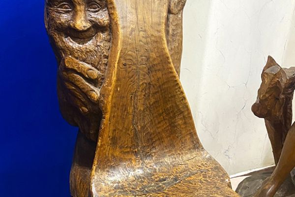 Сергей Конёнков. Алексей Макарович (стул), 1936. Дерево, 93х50х65 см. Мемориальный музей ''Творческая мастерская С.Т. Конёнкова'', Москва. Фото Марины Волкоморовой