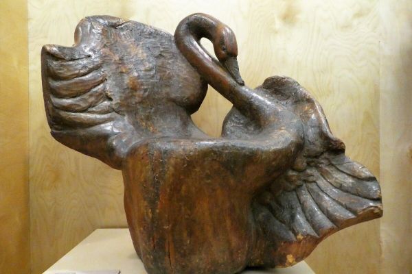 Сергей Конёнков. Лебедь (кресло), 1938. Дерево, 84х130х60 см. Мемориальный музей ''Творческая мастерская С.Т. Конёнкова'', Москва. Фото Ирины Едошиной