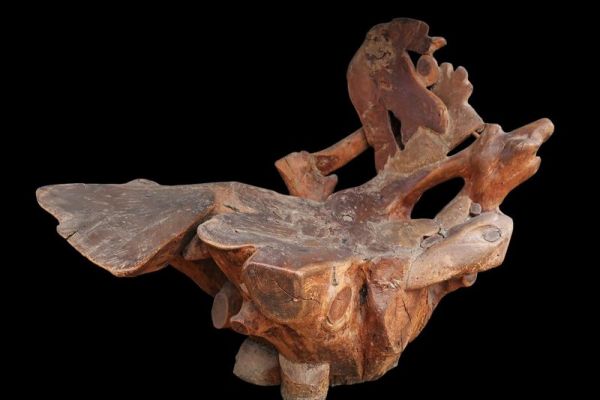 Сергей Конёнков. Телефонный стол, 1958. Дерево, 88х116х64 см. Мемориальный музей ''Творческая мастерская С.Т. Конёнкова'', Москва