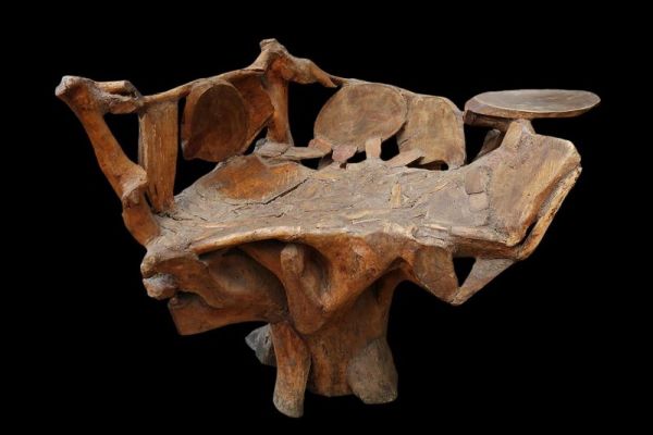 Сергей Конёнков. Недатированная работа. Кресло. Дерево, 85х106х55 см. Мемориальный музей ''Творческая мастерская С.Т. Конёнкова'', Москва