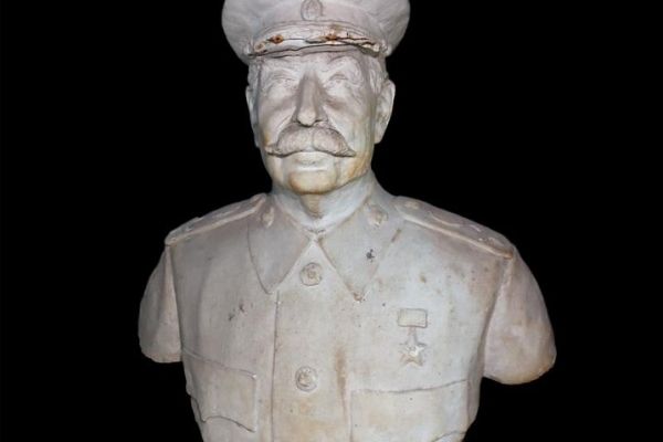 Сергей Конёнков. И.В. Сталин, 1945. Гипс, 83х69х39 см. Мемориальный музей Творческая мастерская С.Т. Конёнкова, Москва