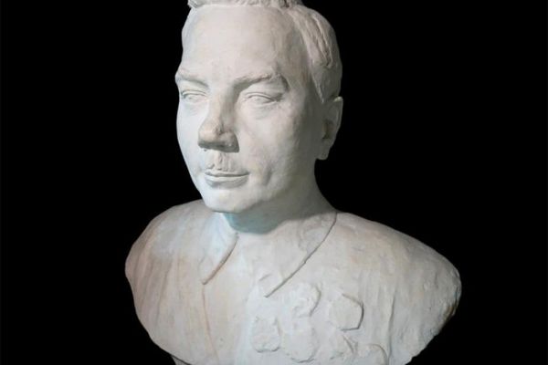 Сергей Конёнков. Портрет Маршала Советского Союза К.Е. Ворошилова, 1943. Гипс, 71х62х35 см. Мемориальный музей Творческая мастерская С.Т. Конёнкова, Москва