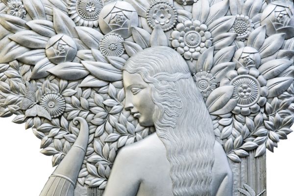 Максим Аксёнов, Виктор Корнеев, при участии О. Оснач. 2016. ''Рог изобилия'' (фрагмент). Рельеф. Медь, серебрение. Фото из архива Максима Аксёнова