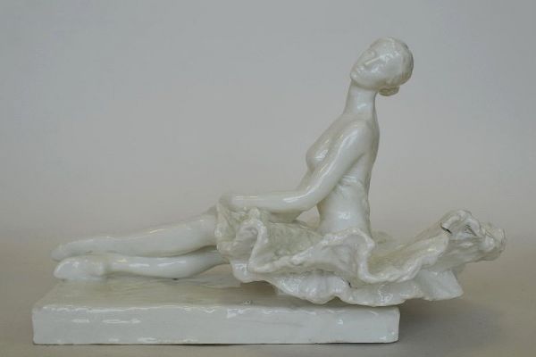 Илья Слоним. Балерина, конец 1940-х - 1950-е. Фарфор, 20,2х33х23,3 см. Государственный Эрмитаж, С.-Петербург
