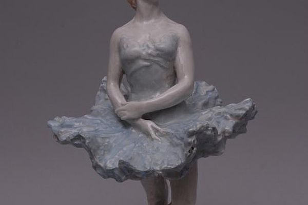 Илья Слоним. Балерина Марина Семёнова, 1947. Фарфор, роспись надглазурная, высота 32,3 см. Государственный дворцово-парковый музей-заповедник ''Останкино и Кусково'', Москва