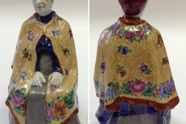 Илья Слоним. Варвара Рыжова в роли Фелицаты. Модель 1950 года. Пьеса А.Н. Островского ''Правда - хорошо, а счастье лучше''. Роспись В.Ф. Рукавишниковой 1951 года. Ленинградский фарфоровый завод. Фарфор, роспись надглазурная, 17,5х8,5х9,9 см. Ярославский художественный музей