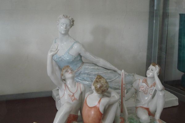 Илья Слоним. Балерина Марина Семёнова. 1940-е (?). Фарфор. Дулёвский фарфоровый завод. Музей Дулёвского фарфорового завода, Московская область