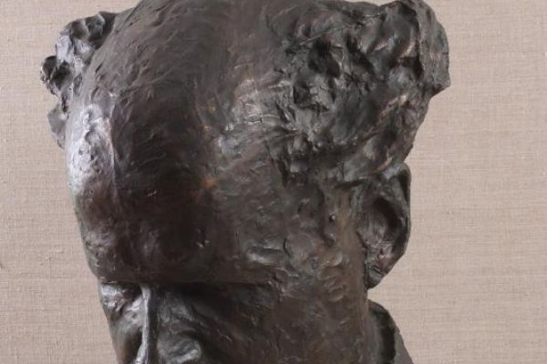 1940-е Портрет кинорежиссера Сергея Эйзенштейна, 1940-е (?). Бронза, 37х25х30 см. Музей изобразительных искусств Республики Карелия, Петрозаводск