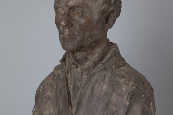 Илья Слоним. Портрет художника Г.М. Шегаля, 1946. Бронза, 65х45х26 см. Красноярский художественный музей имени В.И. Сурикова