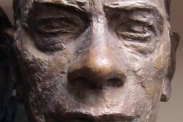 Илья Слоним. Портрет искусствоведа Михаила Алпатова, 1950-е. Бронза, гранит, 45х23х28 см. Новокузнецкий художественный музей, Кемеровская область