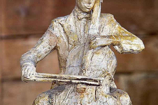 Илья Слоним. Виолончелист Мстислав Ростропович, 1960-е. Гипс. Фото Вадима Бродского