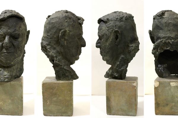 Илья Слоним. Портрет историка Евгения Тарле. Бронза, 39х20х25 см. Забайкальский краевой художественный музей, Чита