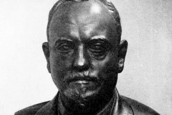 Надежда Крандиевская. Портрет Наркома здравоохранения РСФСР Н.А. Семашко, 1928. Гипс тонированный. Государственный центральный музей современной истории России, Москва. Фото из альбома ''А.В. Парамонов. Н.В. Крандиевская''. М., ''Советский художник'', 1969