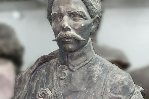 Надежда Крандиевская. В.И. Чапаев, 1928. Гипс тонированный, 79х65х50 см. Центральный музей Вооруженных Сил Российской Федерации Министерства обороны РФ, Москва