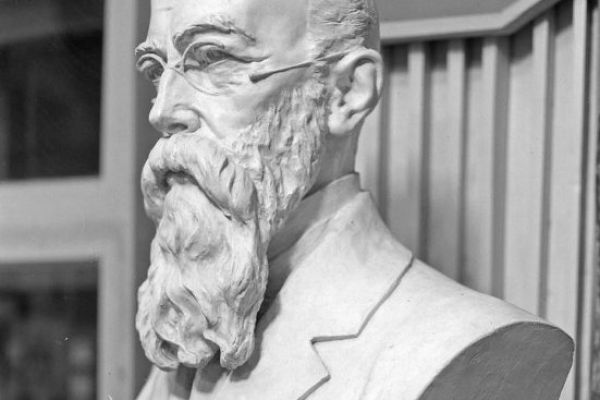 Надежда Крандиевская. Портрет композитора Н.А. Римского-Корсакова, 1950. Гипс. Российский национальный музей музыки, Москва