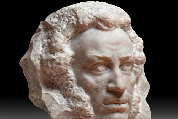 Надежда Крандиевская. А.С. Пушкин, 1960. Мрамор, 35х37х28 см. Государственный Русский музей, С.-Петербург. Фото: сайт Виртуальный Русский музей