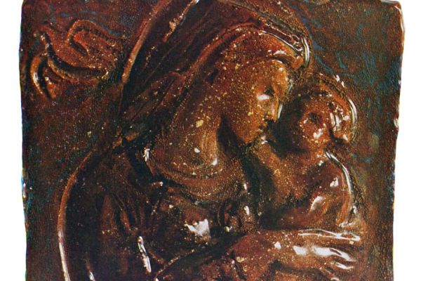 Абрам Малахин. Материнство, 1965. Рельеф. Керамика, 17х15 см. На 1979 год - собственность М.Н. Ильф. Фото из альбома Т.Б. Мантурова. Абрам Малахин, М., Советский художник, 1979