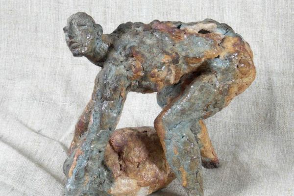 Алексей Григорьев. Сизиф, 2001. Керамика, краска, лак, 20,5х19х10 см. Музей истории города Обнинска, Калужская область