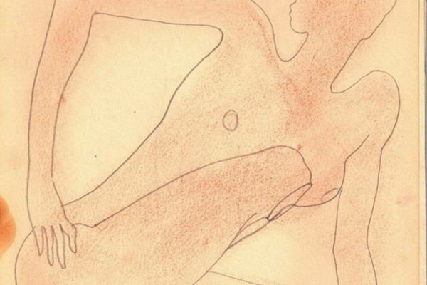 1920 Сидящая женщина, 1920-е. Бумага, карандаш, сангина, 20,5х18 см. Фото галерея Улей, Москва