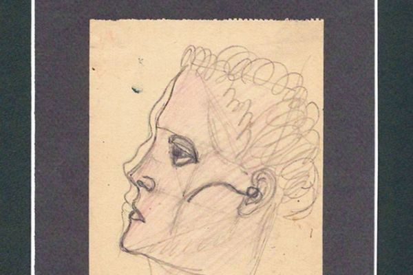 Сергей Кольцов. Женская голова, 1920. Бумага, карандаш, 12х10 см (лист). Фото Аукционный дом Город муз, Москва