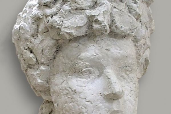 Нинель Богушевская. ''Портрет скульптора Неллы Клячко'', 1975 (?). Гипс, 41,5х32х28 см. Государственный историко-художественный музей ''Новый Иерусалим'', Истра, Московская область