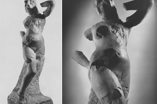 Александр Матвеев. ''Нимфея'', 1911. Мрамор. Была установлена в бывшем имении Я.Е. Жуковского, Кучук-Кой. Повреждена во Время Великой Отечественной войны. С 1959 года - в ГРМ, С.-Петербург. Фрагменты соединены скульптором А.Н. Черницким. Фото  из альбома: Е.Б. Мурина. Александр Матвеев. М., 1979