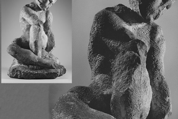 Задумчивость (ракурс), 1906. Инкерманский камень, 115х73х75 см. ГРМ, С.-Петербург. Из пансионата Криворожский горняк (бывшее имение Я.Е. Жуковского, Кучук-Кой, Крым). Фото Д.В. Белоуса из альбома: Е.Б. Мурина. Александр Матвеев. М., 1979