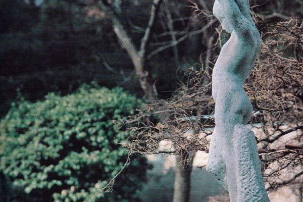 Александр Матвеев. ''Юноша'', 1911. Мраморная копия вместо утраченной в цементе выполнена в 1967 году скульптором А.М. Игнатьевым и установлена в парке пансионата Криворожский горняк (бывшее имение Я.Е. Жуковского), Жуковка, Крым. Фото Д.В. Белоуса из альбома: Е.Б. Мурина. Александр Матвеев. М., 1979