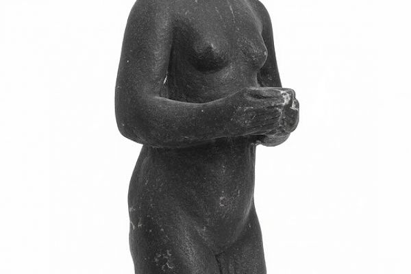 Александр Матвеев. Девушка, держащая чашечку, 1923. Воск, высота 21,5 см